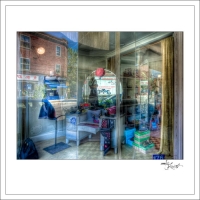 In-Through-the-Looking-Glass-Montreal-02