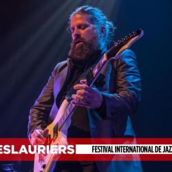 paul-deslauriers-banner-show